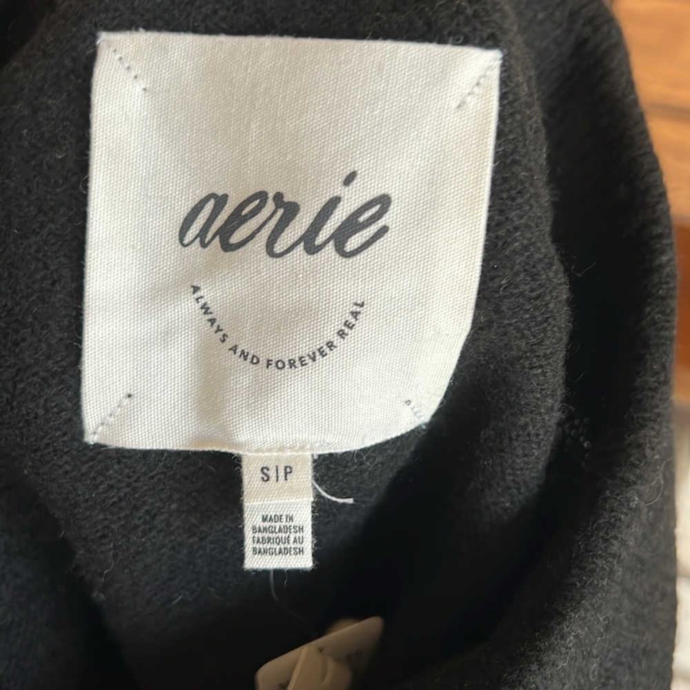 NWT Aerie Black and White V-Neck Unreal Polo Sweater - Picture 4 of 6